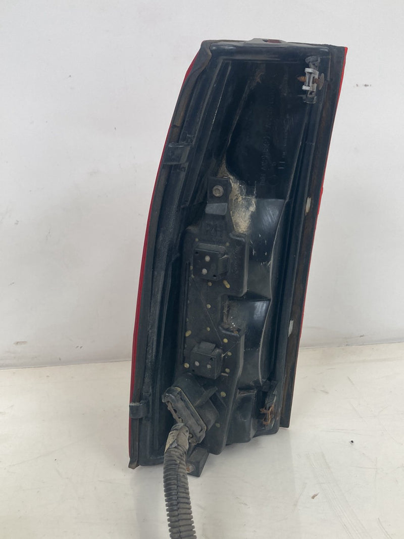 1995-1998 Chevrolet Silverado 2500 GMT400 Tail Light Left 16511566 OEM