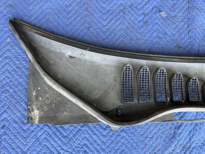 1993-1997 Volvo 850 850R Front Cowl Hood Wiper Motor Cover 9151644 OEM #4406E