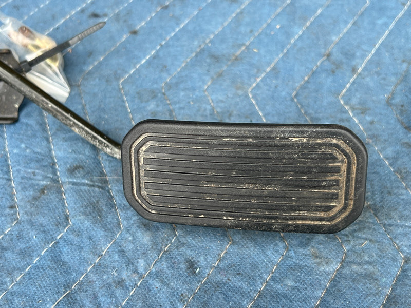 2002-2006  Toyota Camry Lexus ES300 Solara Gas Pedal Assembly OEM #106DU