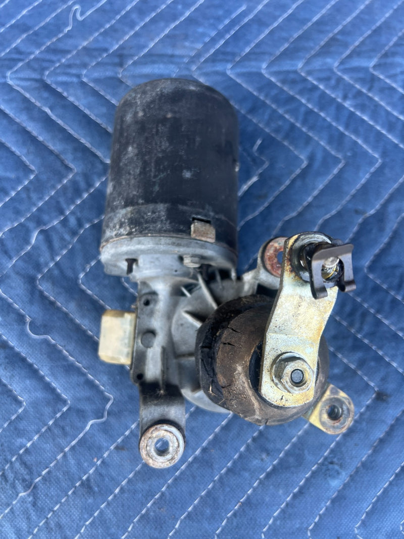 1967-1974 Volvo 140 142 144 145 Front Windshield Wiper Motor Assembly OE #4920EM