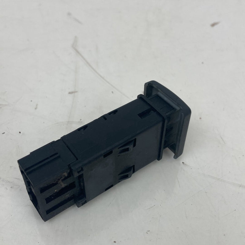 1999-2004 Land Rover Discovery II L550- Defrost Switch PN: 96553012 #5046M