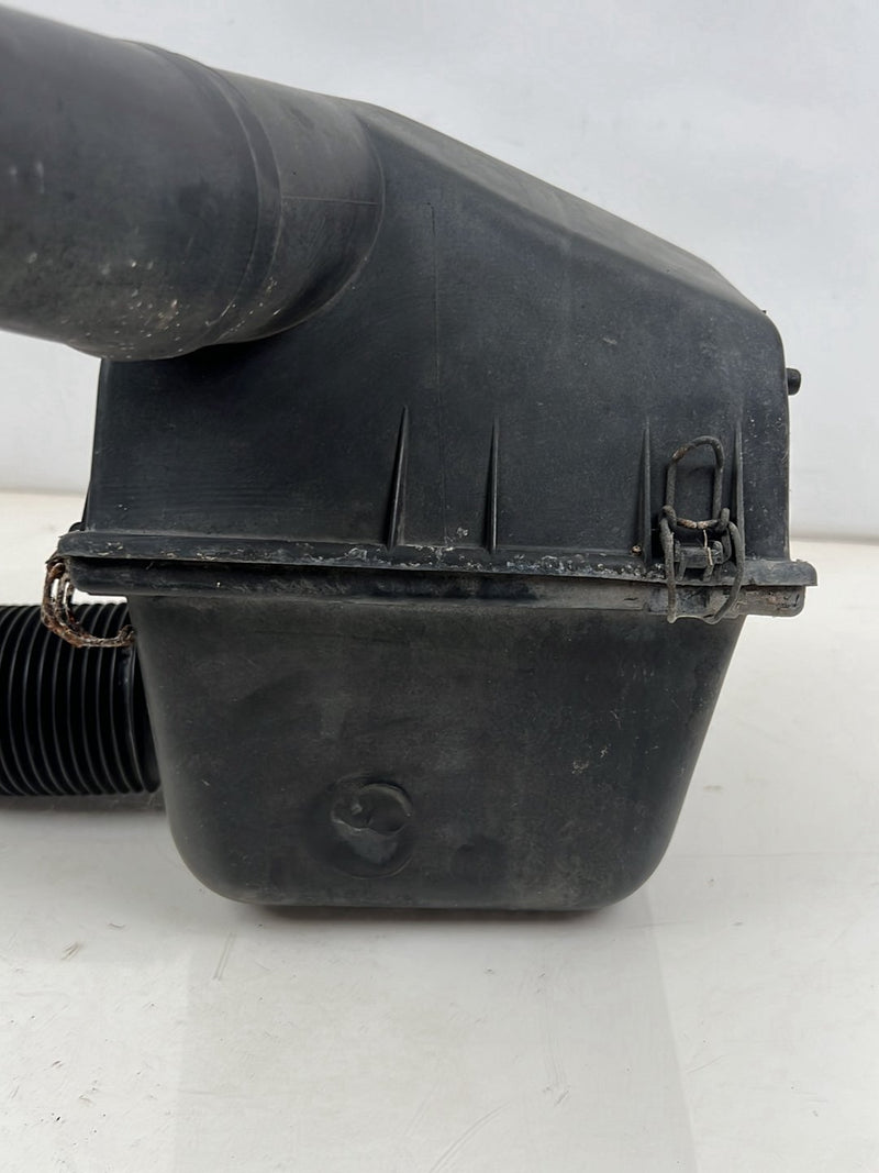 1975-1980 Volvo 244 240 Air Filter Cleaner Housing Box 1257306 OEM #5289EM