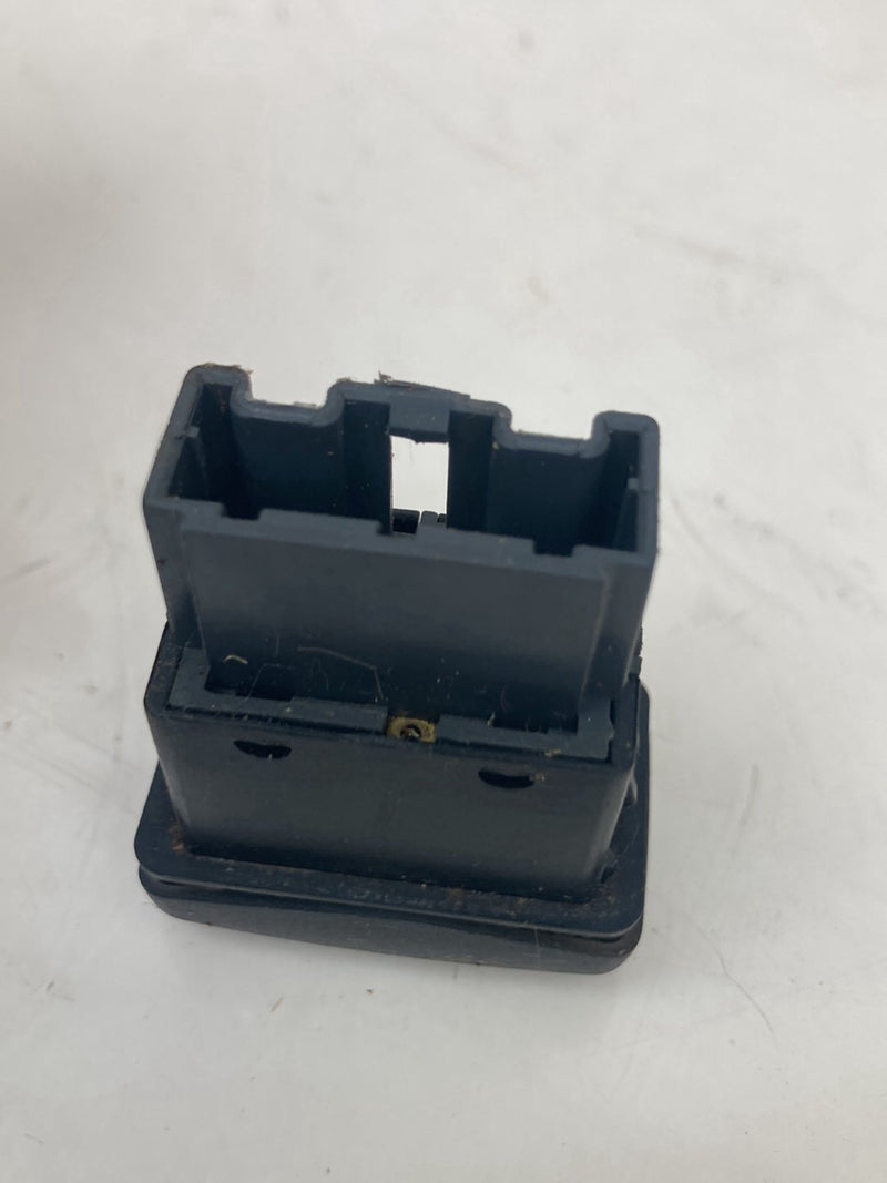 1999-2004 Land Rover Discovery II L550 Power Window Switch Rear 03035107 OEM #5043M