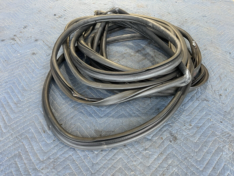1998-2000 Volvo V70R V70 Door Seal Weather Stripping Set of 4 L & R OEM #4020E
