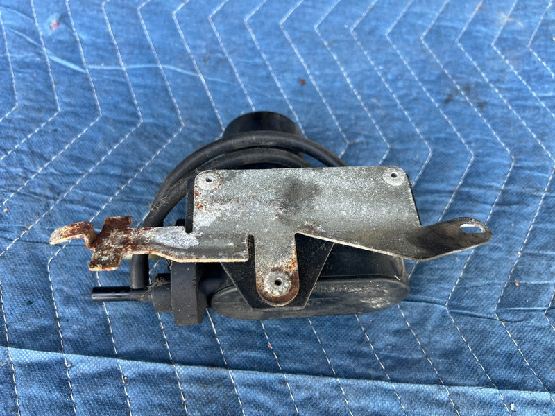 1992-1995 Volvo 940 740 Cruise Control Vacuum Pump 1273226 Hella OEM #3236EM