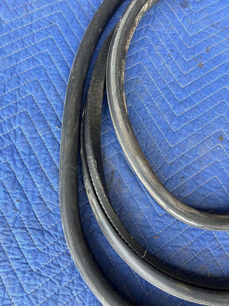 1999-2002 Chevy Silverado GM 1500 2500 RH LH Door Gasket Seal Guard OEM #1842CN