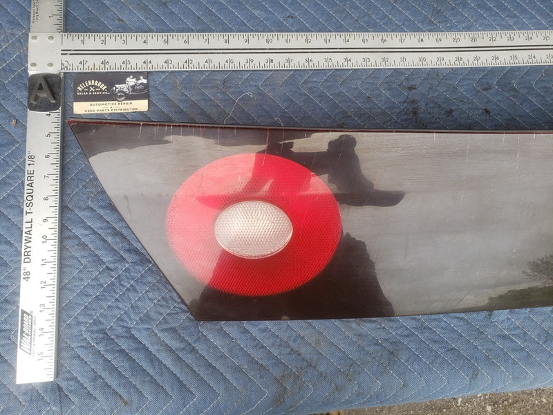 2000-2005 Chevy Impala Rear Tail Light Bar Trunk Lid Center Panel OEM #1921CN