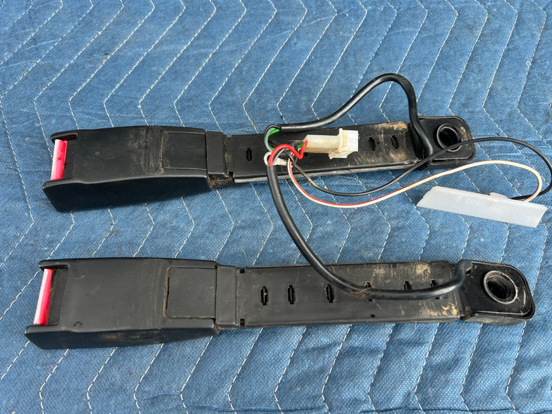 1986-1993 Volvo 240 244 Sedan Front Right & Left Seat Belt Buckle Set OE #4191EM