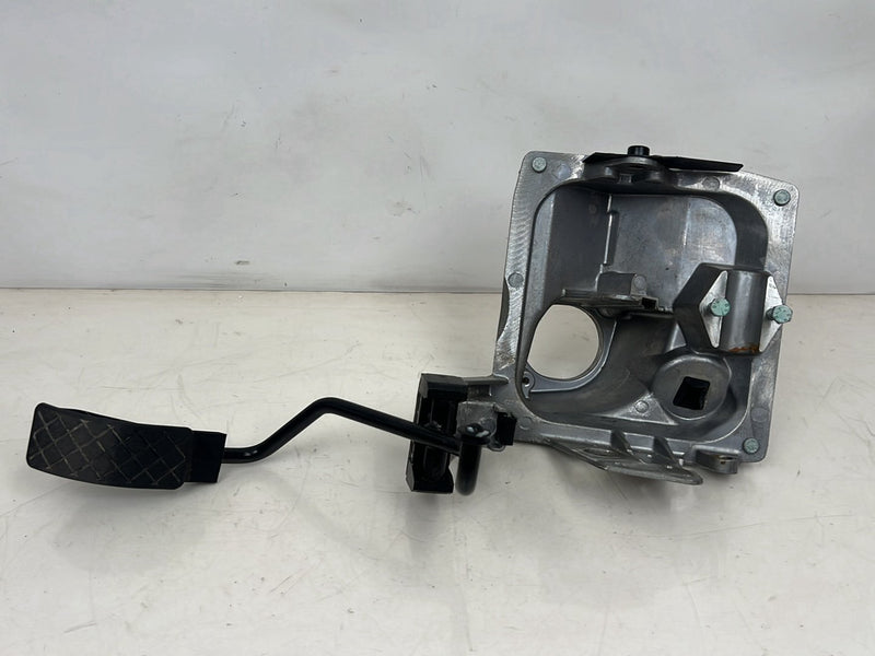 1996-2003 Audi S8 D2 A8 Accelerator Gas Pedal Assembly w/ Bracket OEM #6473EM