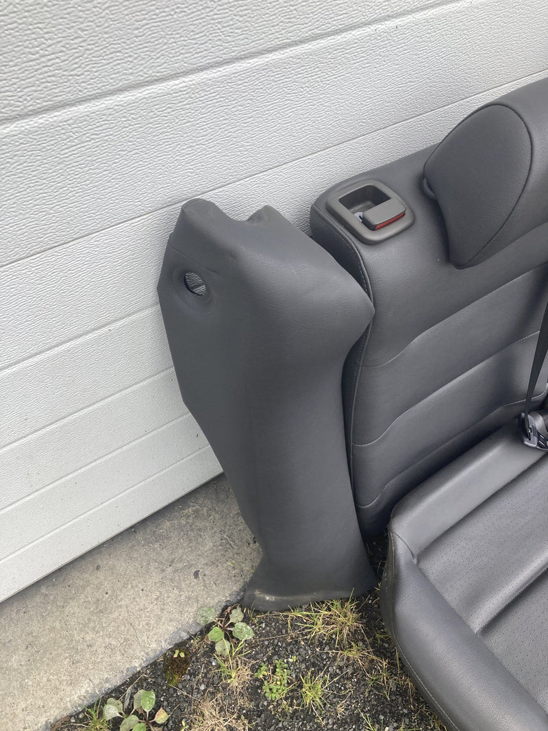 2001-2005 Volkswagen Passat Rear Seat Black Sedan OEM #5531M
