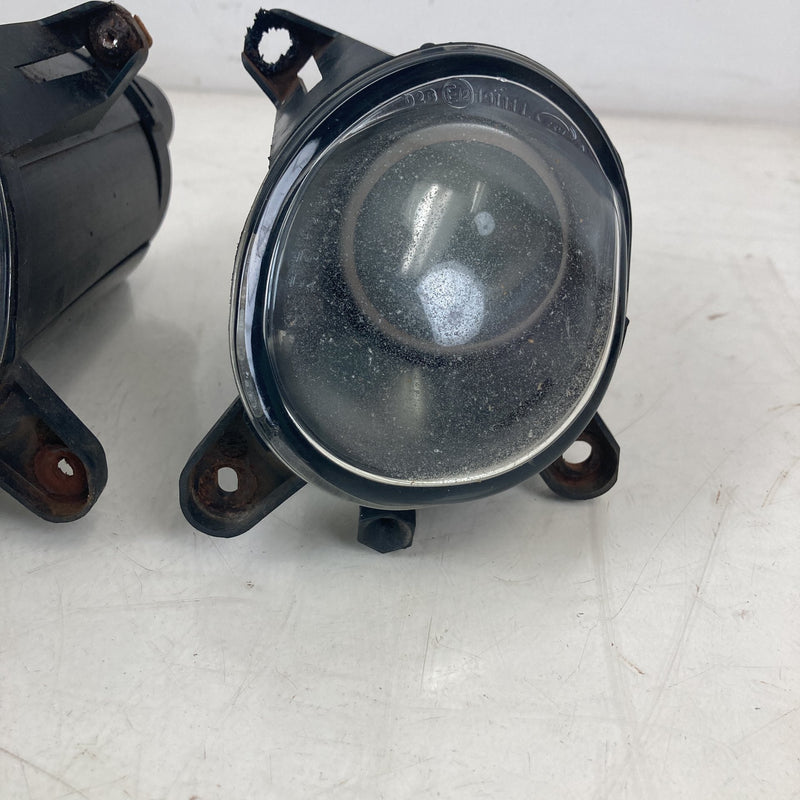 2001-2005 VW Volkswagen Passat Fog Light Pair SB7941699A 3B7941700A OEM #5568M