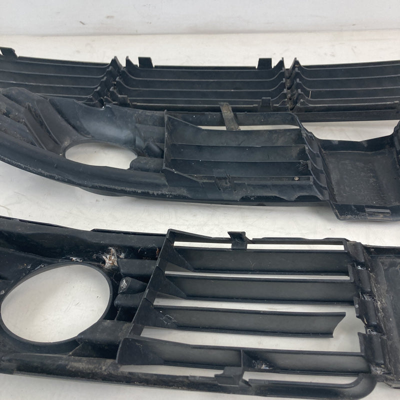 2001-2005 VW Volkswagen Passat Bumper Grille Lower 3 piece OEM #5569M