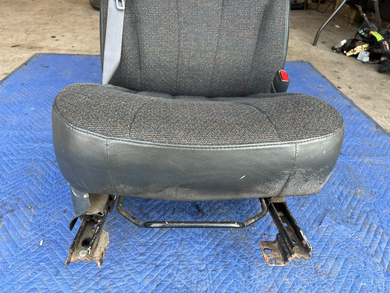 1999-2002 Chevy Silverado GM 1500 2500 Passenger Right RH Cloth Seat OEM #1854CN