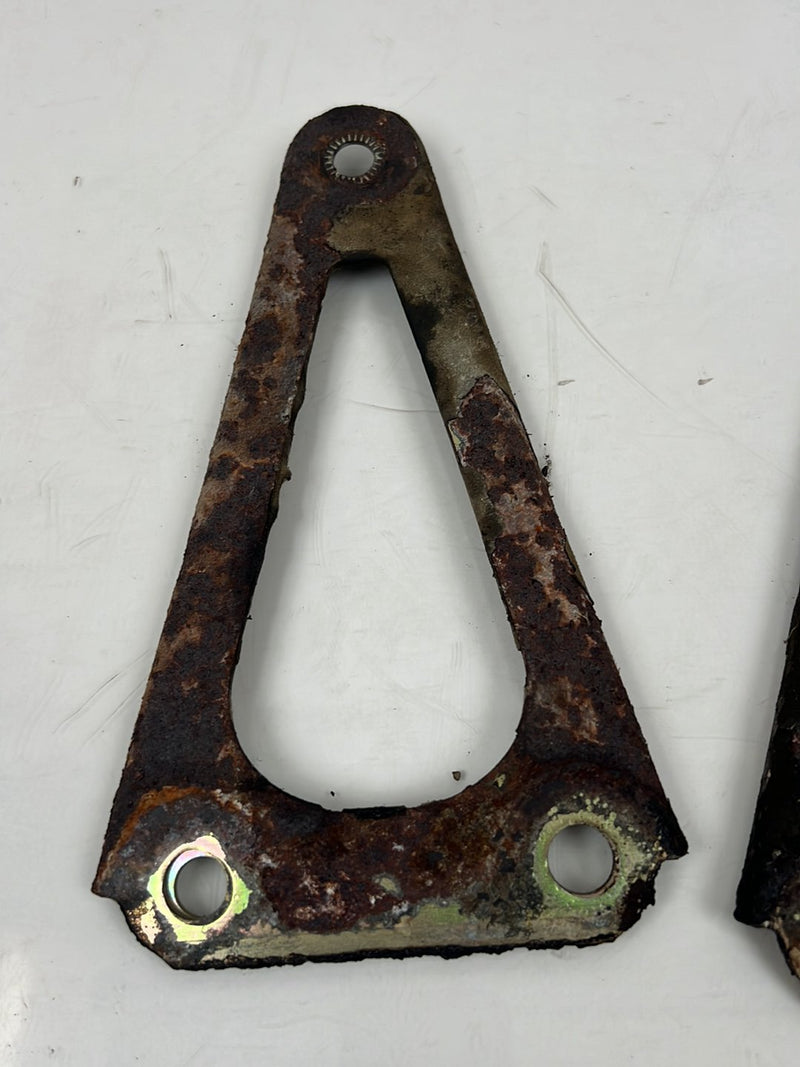 1975-1980 Volvo 244 240 Rear Right & Left Subframe Bracket Mount Pair OE #5383EM