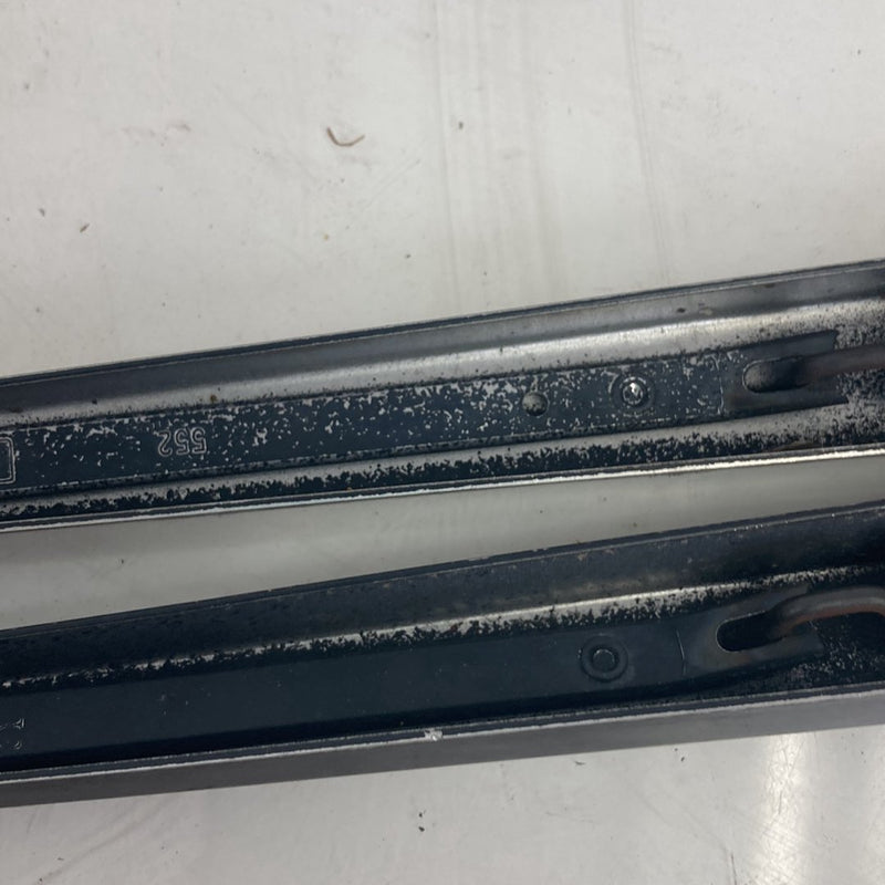 1995-1998 Chevrolet Silverado 2500 GMT400 Windshield Wiper Arm Pair OEM