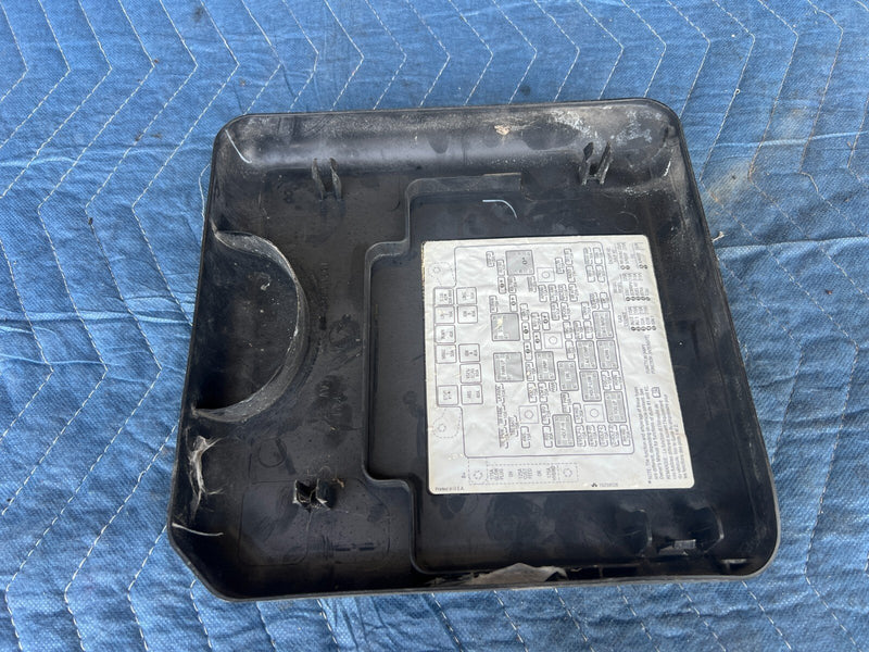 1999-2002 Chevy Silverado GM 1500 2500 Fuse Box Battery Cover Hood OEM #1747CN