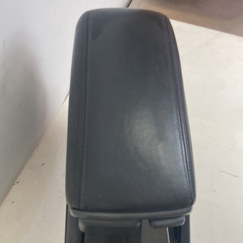 1998-2000 Volvo V70 S70 Center Console Storage Assembly OEM #5220M