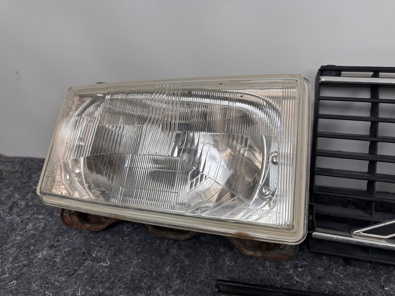 1975-1985 Volvo 240 TV Screen Headlight Set w/Flat-hood Eggcrate Grille 1246618