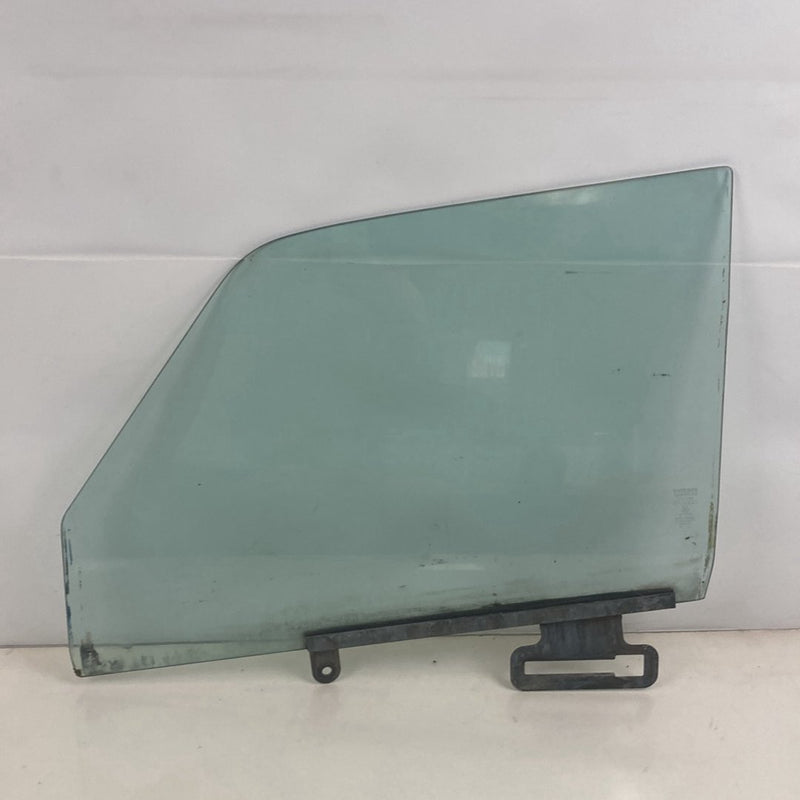 1975-1980 Volvo 244 Window Glass Front Left Driver 77202001 OEM #4898M