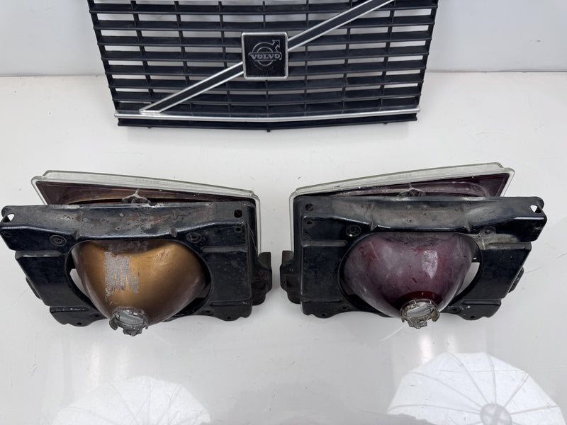 TV Screen Volvo 240 Headlights w/Flathood Eggcrate Grille