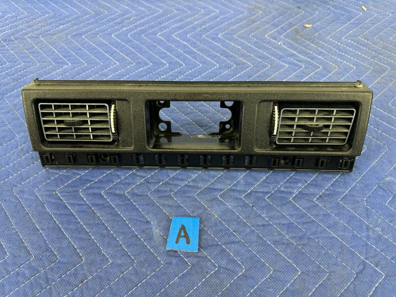 1975-1980 Volvo 240 260 Center Dash Vent Assembly HVAC Heat Cool 1234537 #3834E