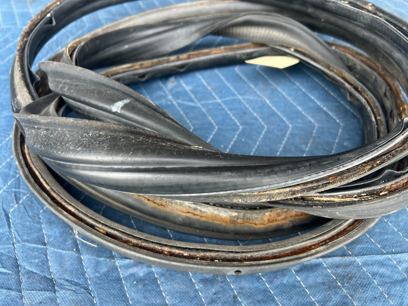 1992-1995 Volvo 940 740 Wagon Only Rear Hatch Seal Weather Gasket OEM #3210EM