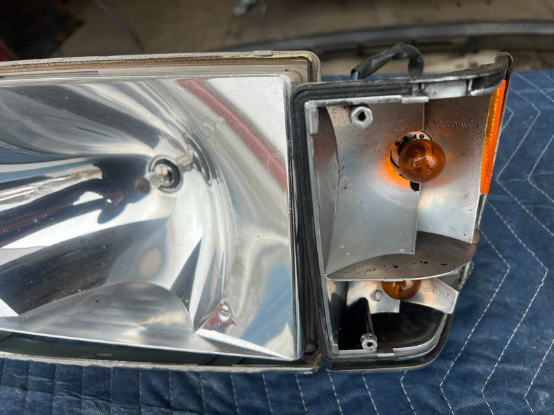 1986-1993 Volvo 240 244 245 Front Passenger Right Headlight Lamp OEM #4456EM