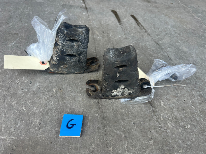 1967-1974 Volvo 140 142 144 145 Rear Axle Right & Left Bump Stop Set OEM #4933EM