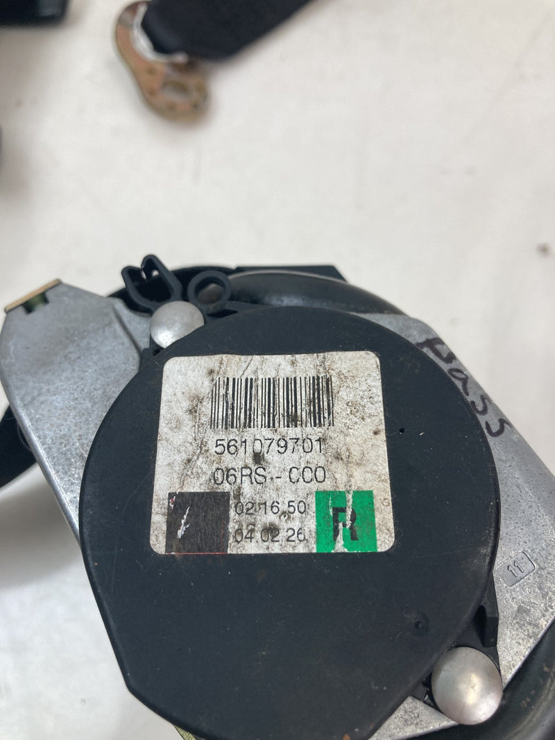 2001-2005 Volkswagen Passat Seat Belt Front Right OEM #5534M