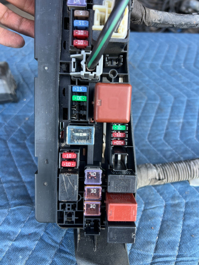 2003-2008 Toyota Corolla Cabin Dash Fuse Box Relay Junction OEM #3354EM