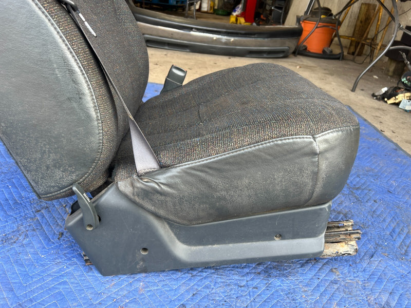 1999-2002 Chevy Silverado GM 1500 2500 Passenger Right RH Cloth Seat OEM #1854CN