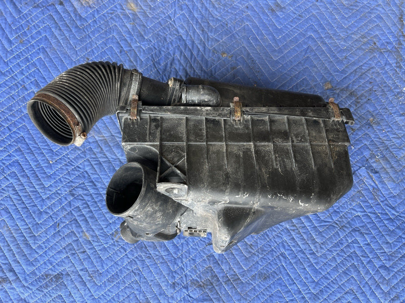 1993-1997 Volvo 850 850R Engine Air Filter Assembly Airbox NA 2.4L OEM #4430E
