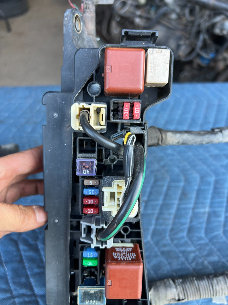 2003-2008 Toyota Corolla Cabin Dash Fuse Box Relay Junction OEM #3354EM
