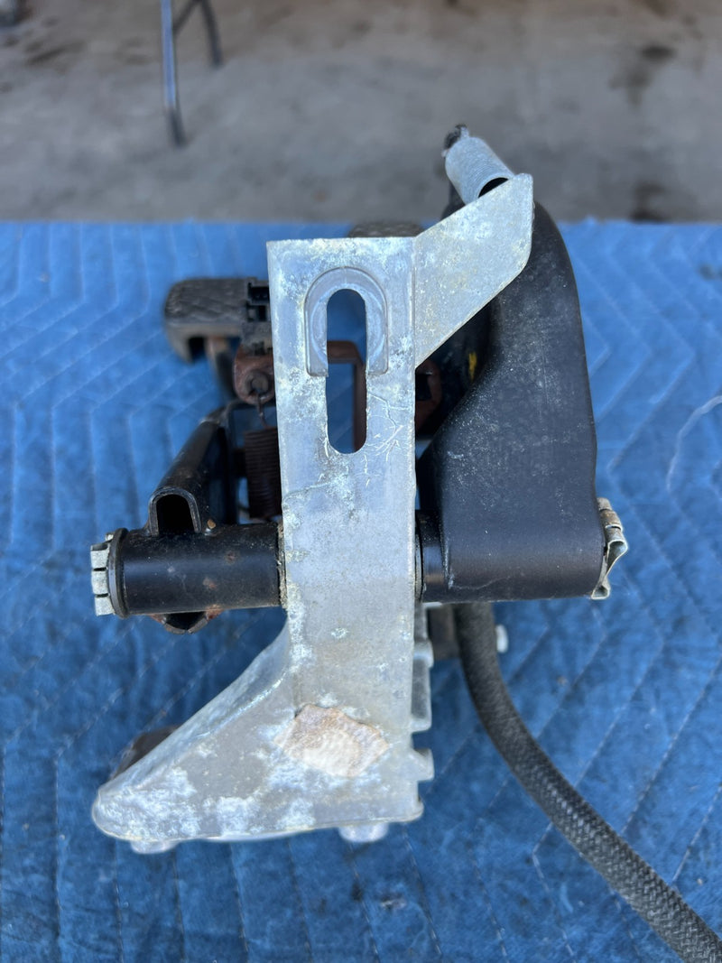 2000-2005 BMW 330xi 325xi E46 Clutch & Brake Pedal Box Manual Trans OEM #4819EM