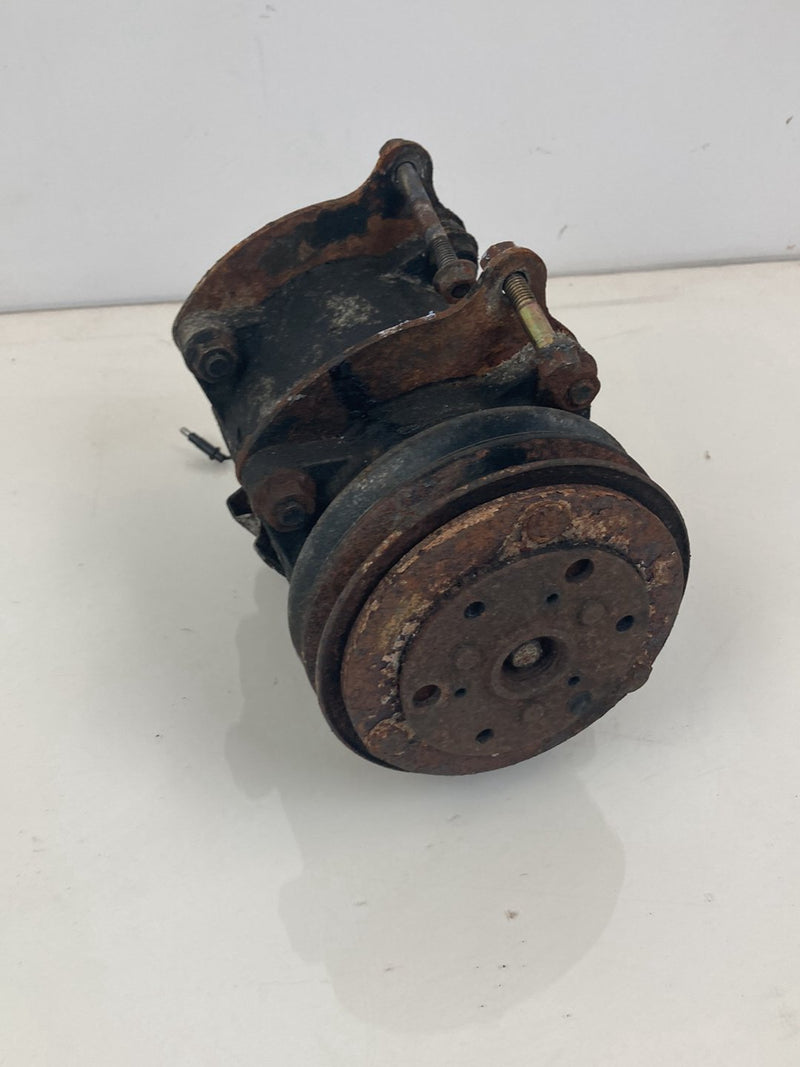 1992 Volvo 940 944 - A/C Compressor PN: 509640-0164