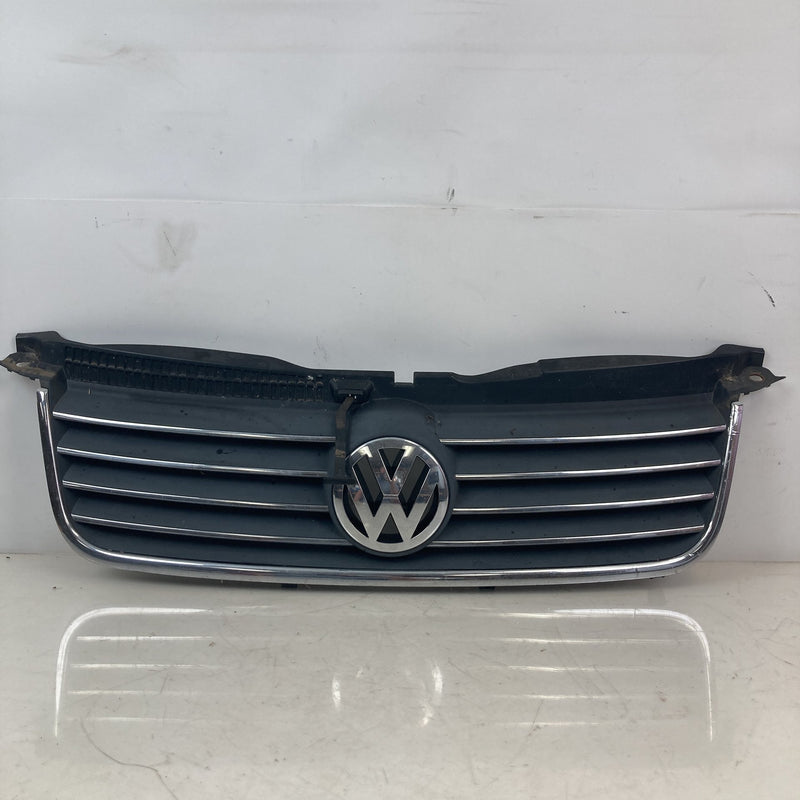 2001-2005 Volkswagen Passat Front Grille Assembly #5543M