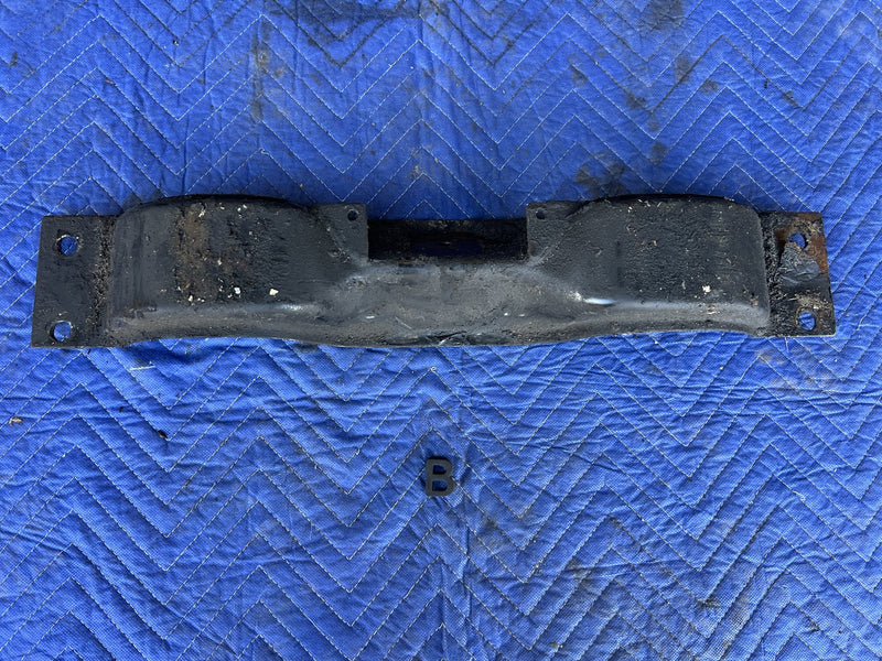 Volvo 240 - Crossmember Bracket
