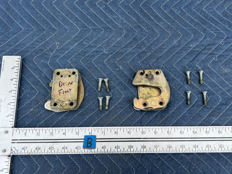 1967-1974 Volvo 140 142 144 145 Front Driver Left Door Latch Hardware OE #4876EM
