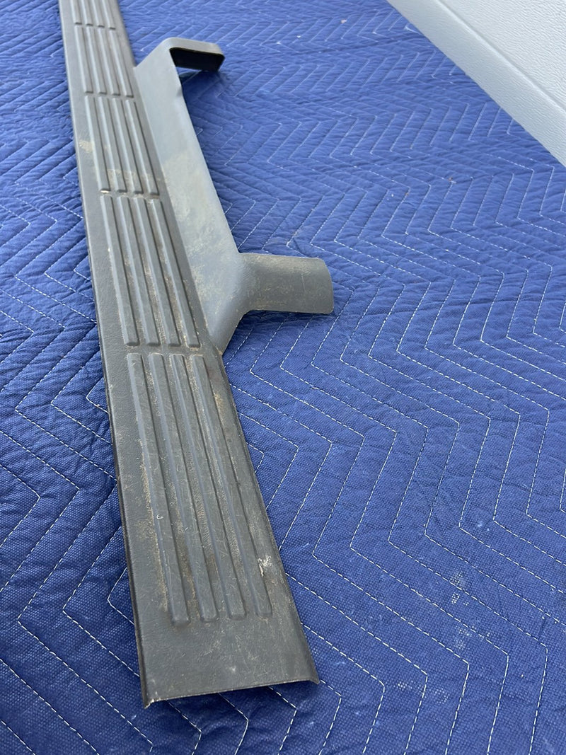 Chevrolet Silverado - Door Sill Front PN: 15068358