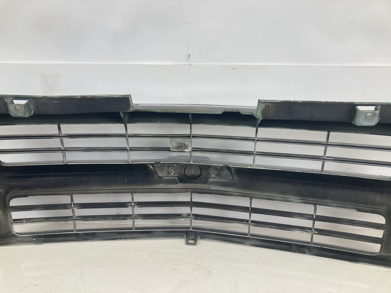 1995-1998 Chevrolet Silverado 2500 GMT400 Front Grille 15981091