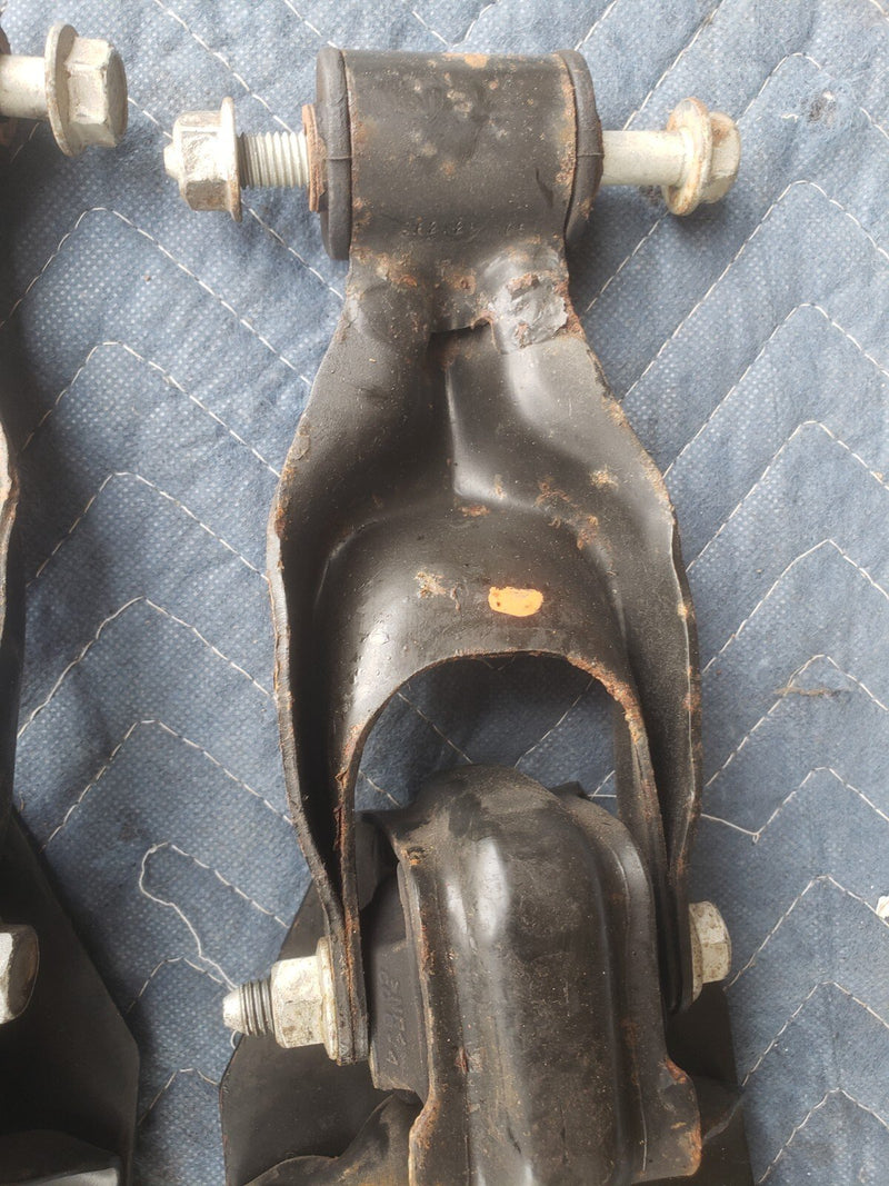 2000-2005 Chevy Impala RH LH Torque Strut Support Bracket Mount Pair OEM #1932CN