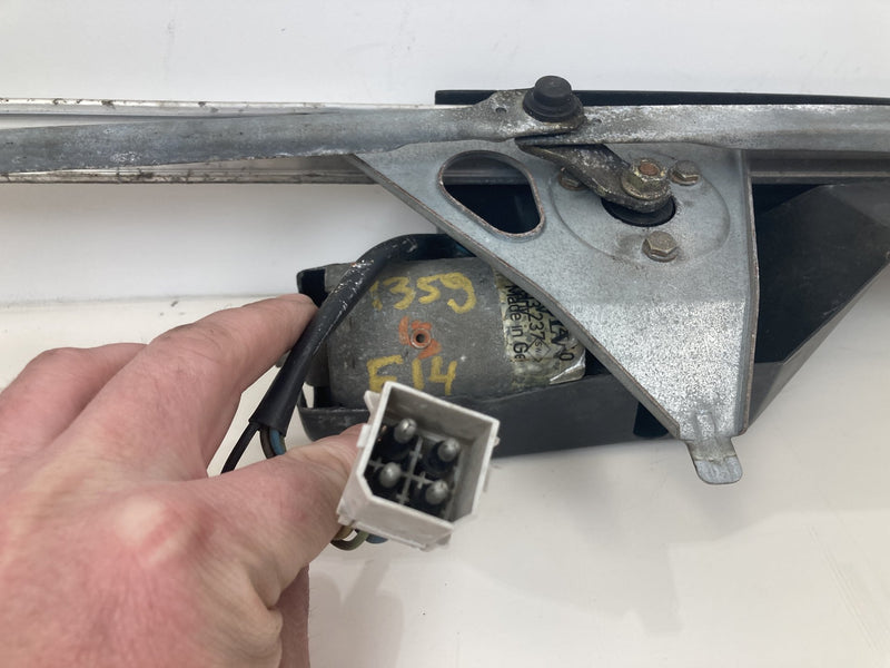 1992 Volvo 940 944 - Wiper Linkage PN: 1392140