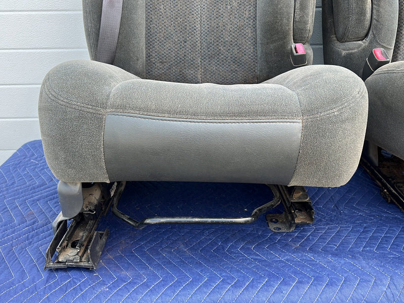 1999-2002 Chevrolet Silverado Tahoe Sierra Front Seat Pair Gray Cloth OE #5494EM