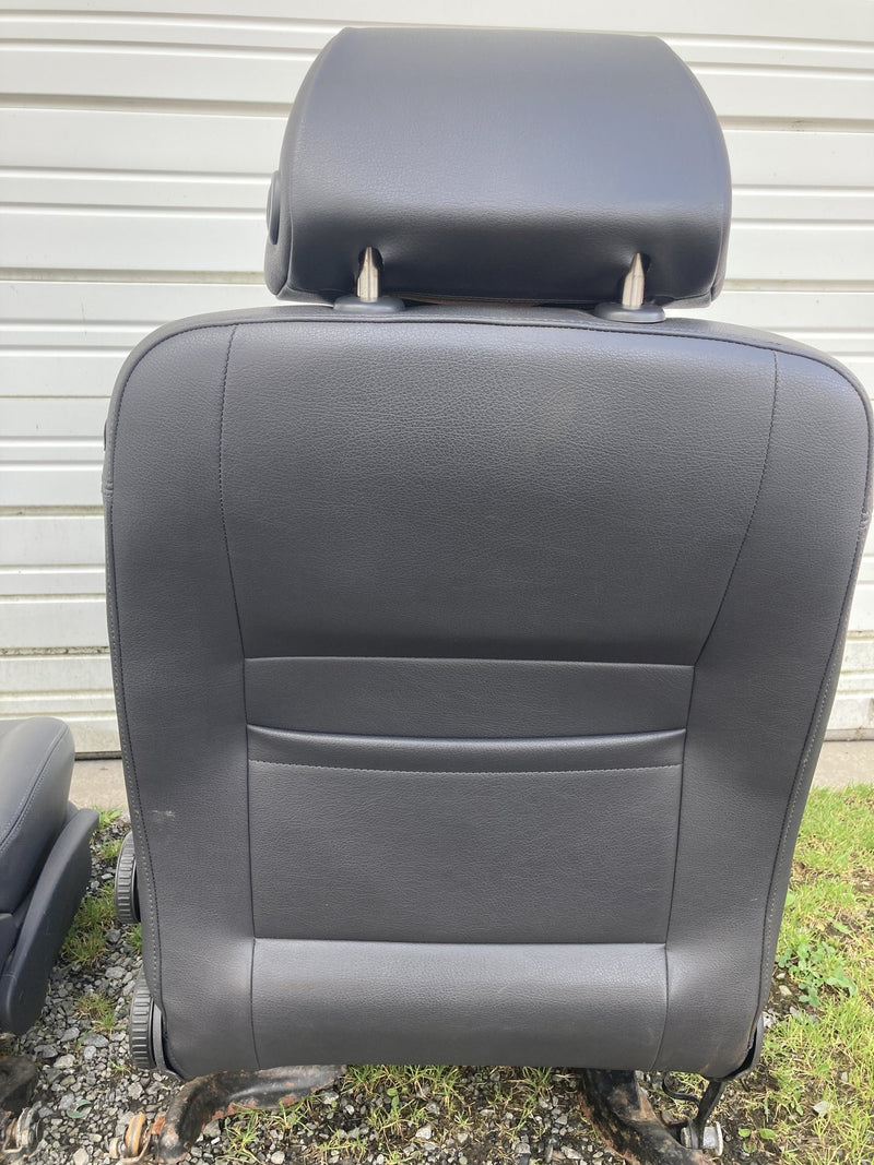 2001-2005 Volkswagen Passat Seat Front Pair Left Right Black OEM #5530M