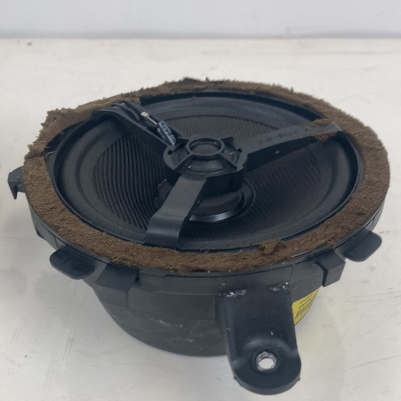 2003-2006 Volvo XC90 Rear Left & Right Door Speaker Pair 8633110 OEM #4822M