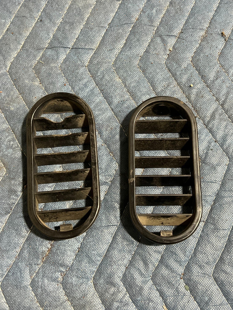 1983-1985 Porsche 944 Right & Left Door Cabin Air Vent Pair 477819175 OEM#2515EM