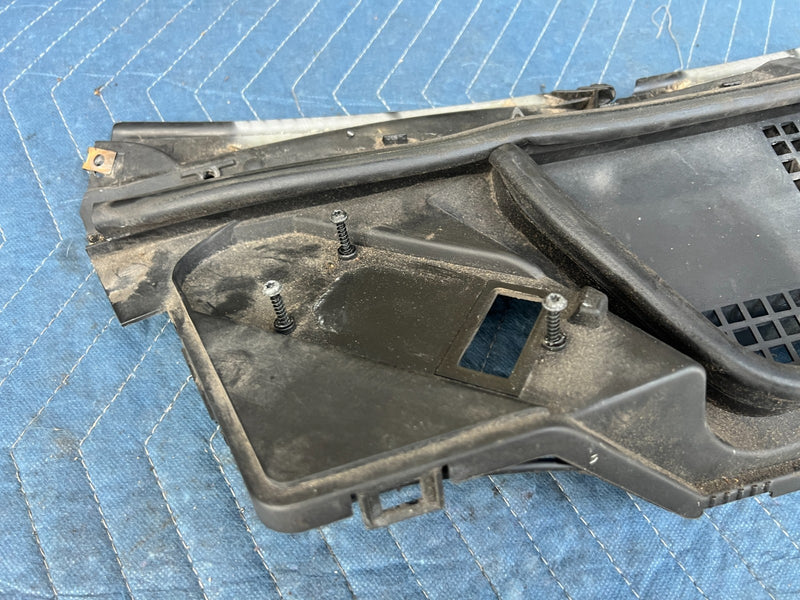 1998-2003 Mercedes W210 E320 Windshield Wiper Cowl Cover Trim Screen OEM #4663EM