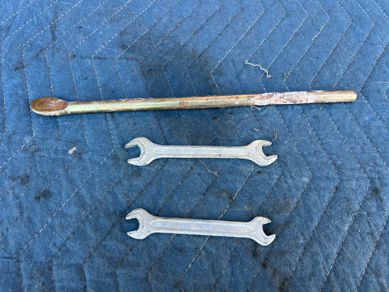 1986-1993 Volvo 240 244 Emergency Spare Tire Tool Kit w/ Glove OEM #4411EM
