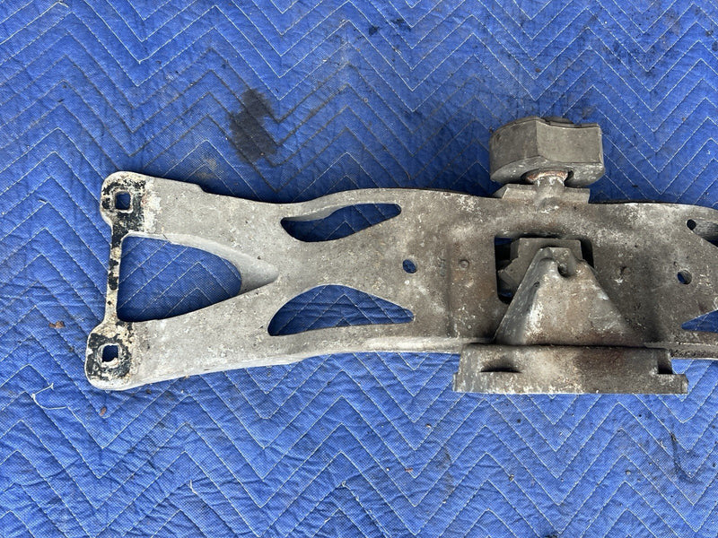 1998-2003 Jaguar XJR XJ8 X308 Rear Transmission Crossmember Support OEM #4774E