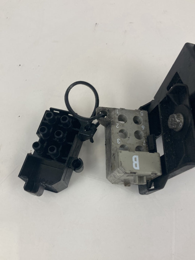 1992 Volvo 940 944 - Diagnostic Plug PN: 3545006 3545007